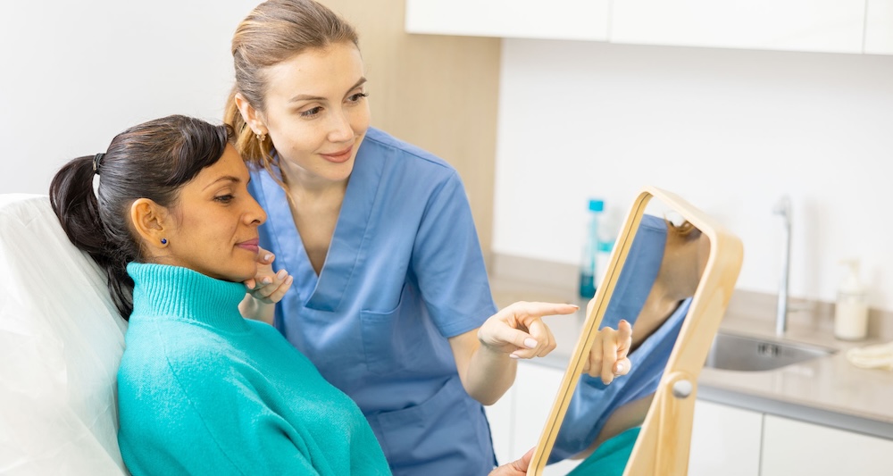 Dr. and patient with mirror, considering MobileDeepPlane facelift™, Necklift, Breast Lift, Tummy Tuck